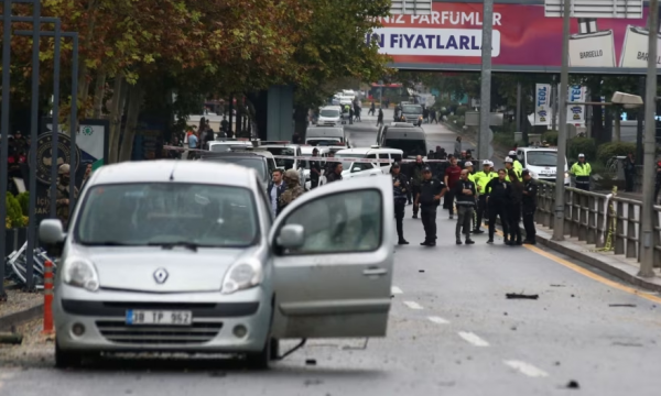 Momenti i sulmit pranë Parlamentit në Turqi