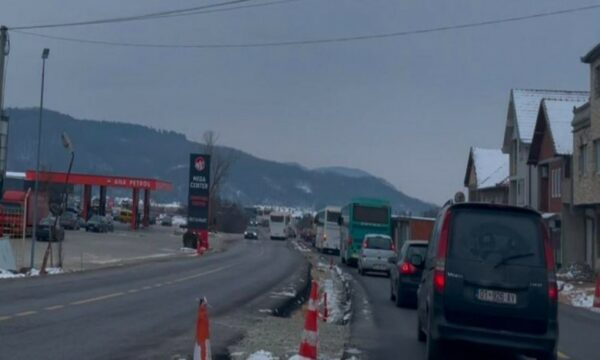  Autobusi kalon por s i merr udhëtarët   tri fshatra të Podujevës mbesin pa transport  paralajmërohet protestë