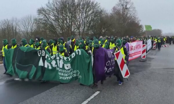 Protesta të dhunshme në Gjermani  policia shpërndan turmat