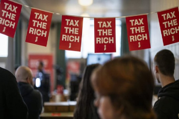 Zviceranët votojnë kundër taksës së trashëgimisë e shërbimit ndaj qytetarëve