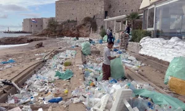 New York Times  Mbetjet e Shqipërisë ndosin Dubrovnikun