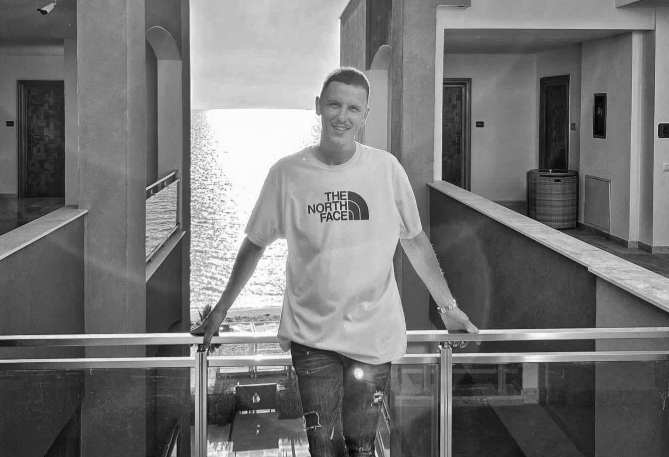 Sot në Suharekë varroset i riu që humbi jetën tragjikisht pas aksidentit në Bresje