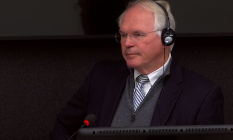 Hill vazhdon sot dëshminë  iu përgjigjet gjykatësve