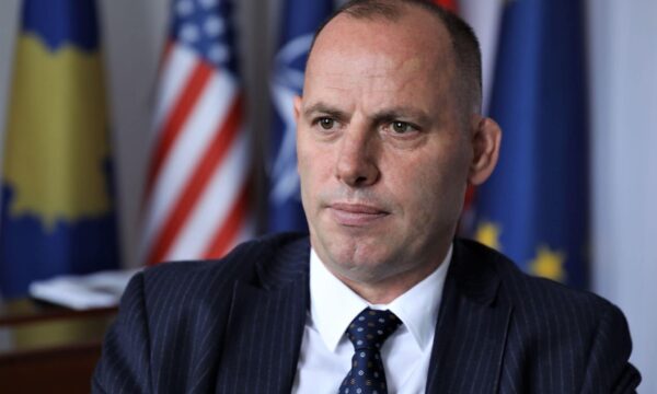 Lladrovci  Trump i duhet botës në këtë kohë të diktatorëve të vegjël dhe shpërdoruesve të besimit qytetar