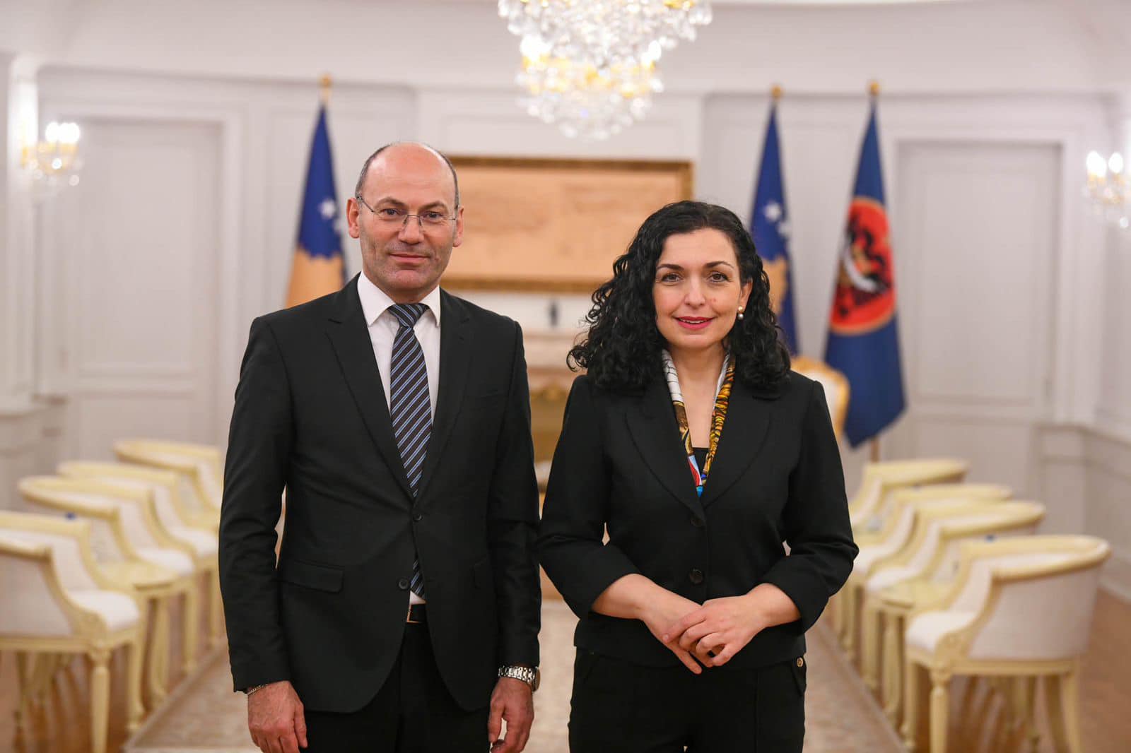 Qeveria kërkon nga Vjosa Osmani shkarkimin e Vehbi Miftarit nga posti në Vatikan   Ish këshilltarit të Presidentes i ngarkohen shkelje të rënda