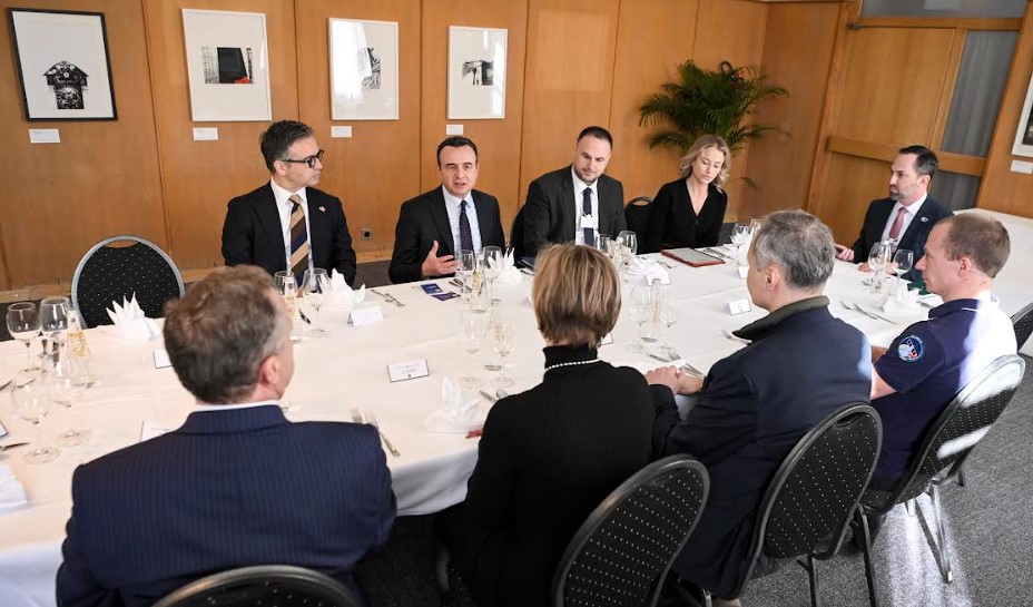 Kurti takohet me përfaqësuesit nga Këshilli i Jashtëm për Marrëdhënie Ekonomike