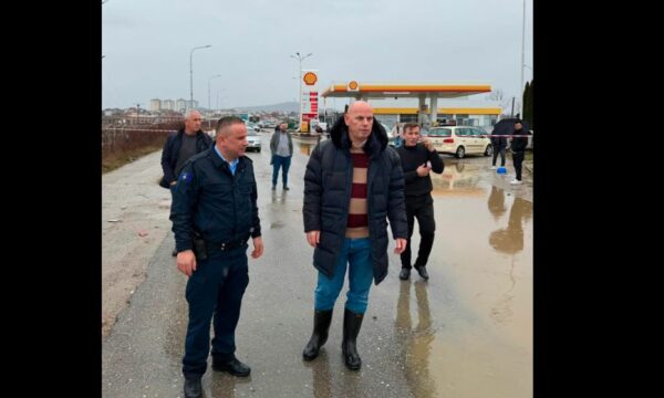 Lladrovci thirrje qytetarëve  Shiu s po ndalet  mos dilni në rrugë pa nevojë