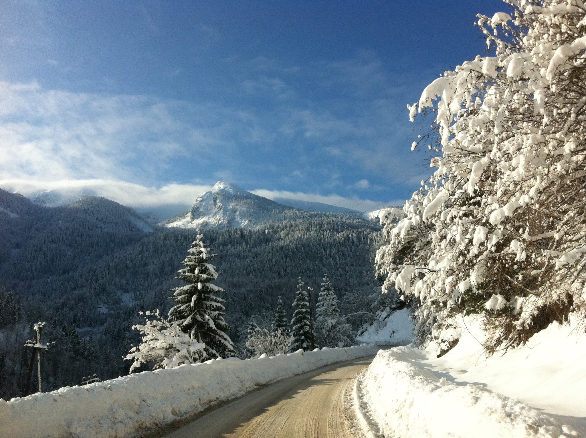 Malaj thirrje turistëve  Pajisuni me mjetet e domosdoshme dhe shijoni Kosovën në mënyrë të sigurt