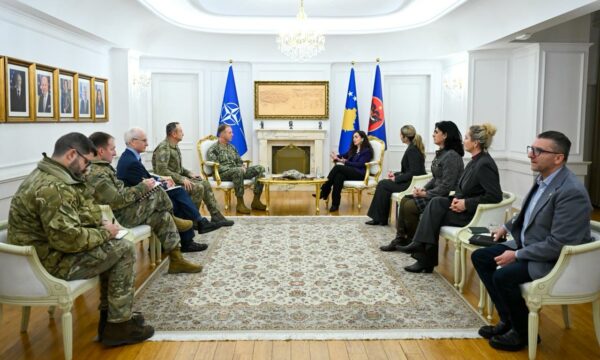 Osmani ushtarakut të lartë amerikan të NATO s  Kosova e përkushtuar për vazhdimin e bashkëpunimit me KFOR in
