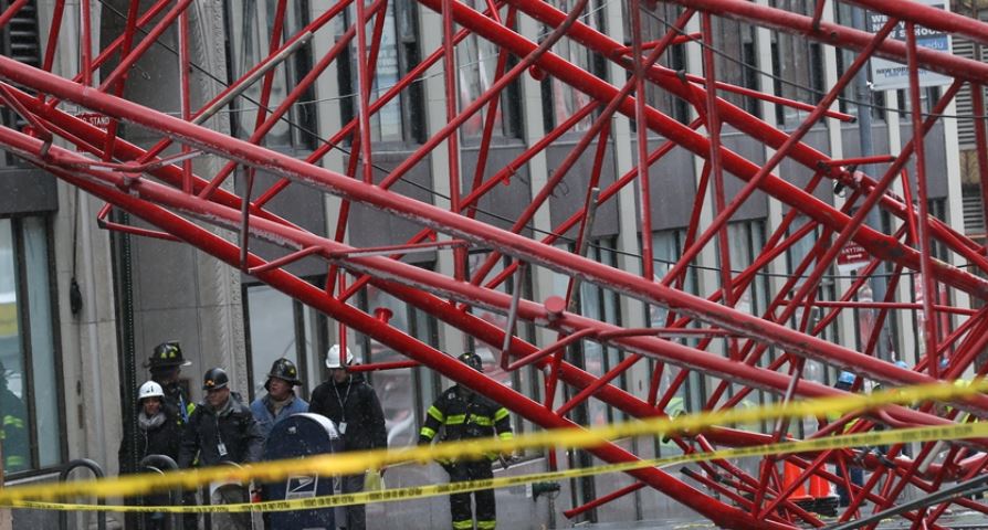 12 të vdekur dhe 30 të plagosur nga rënia e vinçit mbi trenin në Tajlandë