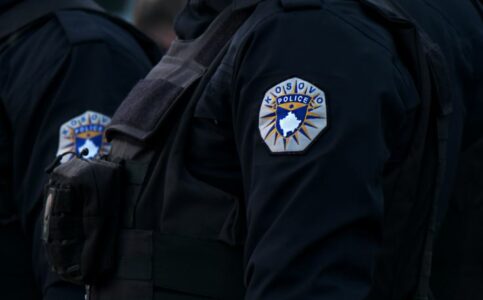 Keqpërdorimet me leje të armëve  dy nga 4 të prangosurit janë zyrtarë të MPB së