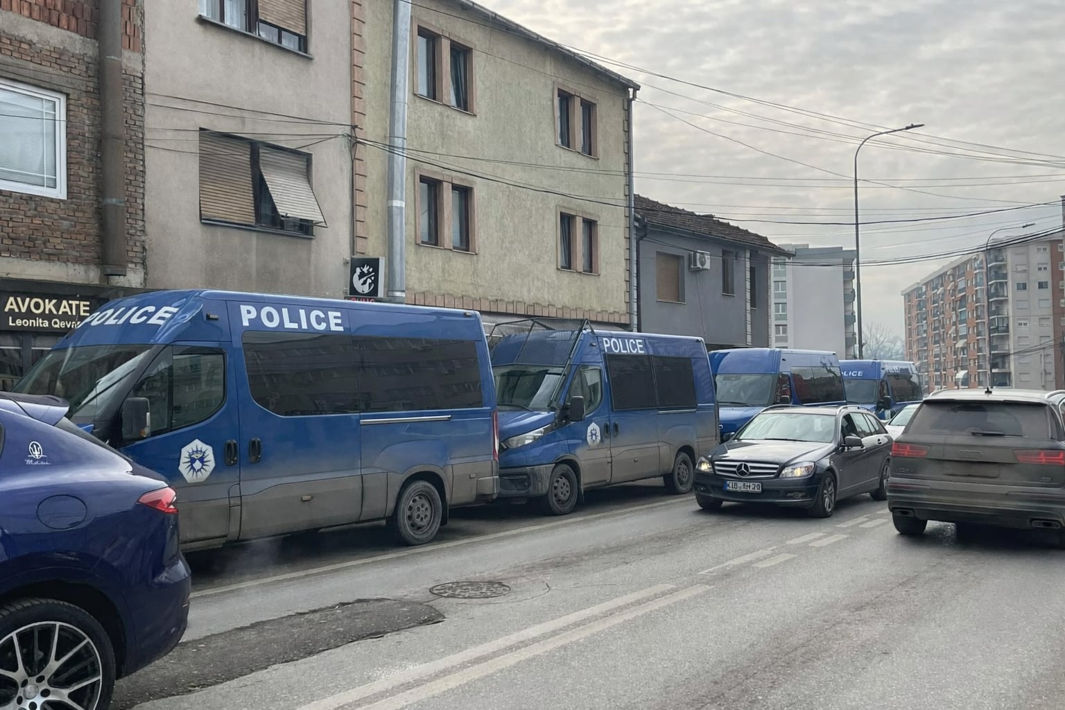 Avokatët ankohen  Të arrestuarit pa ushqim dhe pije që nga mëngjesi