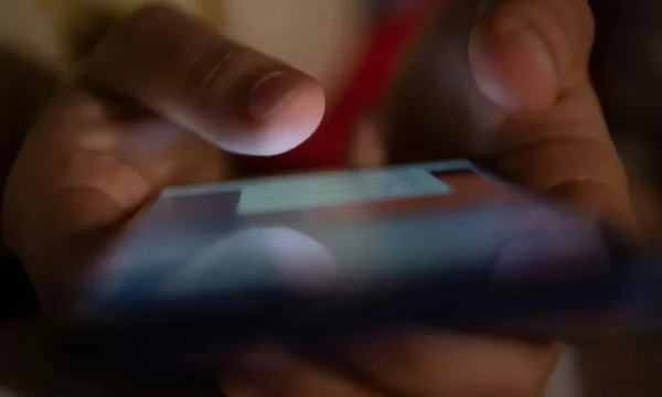 Humbi telefonin e punës  33 vjeçari shqiptar i pret punëtorit të drogës dy gishtat e këmbës