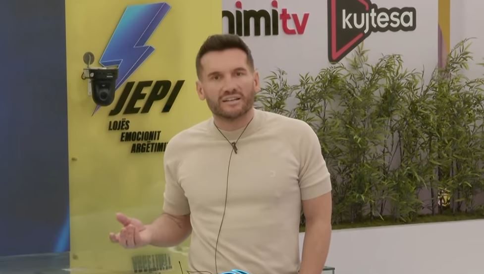 Momente qesharake  Ludo nuk di ta thotë emrin e Mihrije Brahës