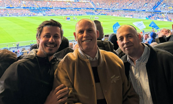 Lladrovci ndjek ndeshjen në Londër  godet  tubimet elektorale  atje