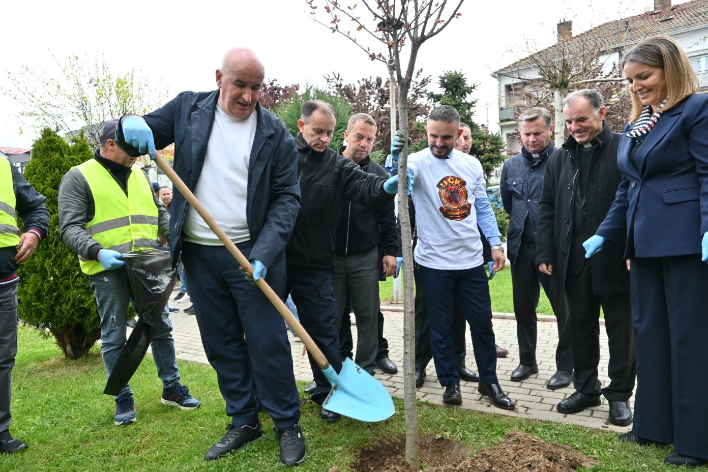 Komuna e Vitisë shënon Ditën e Tokës me aksione pastrimi dhe aktivitete mjedisore
