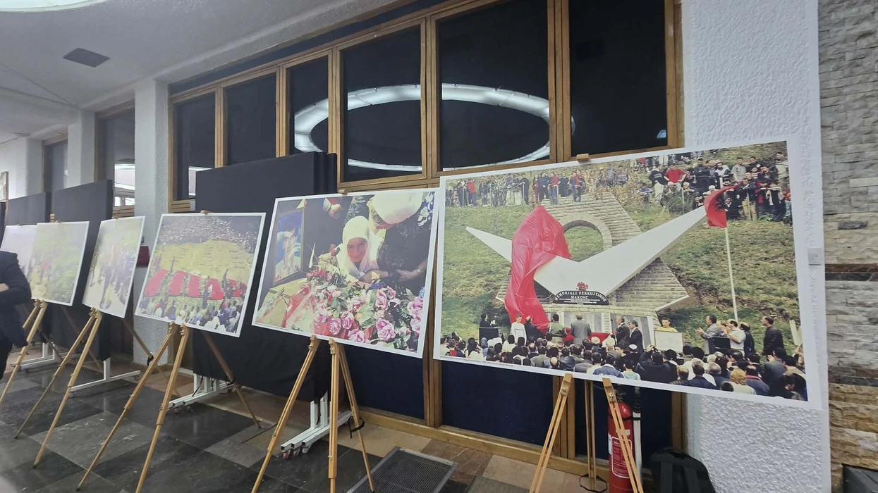 Ekspozitë e fotoreporterit Ridvan Slivova   dokumenton krimet e luftës në Gollak