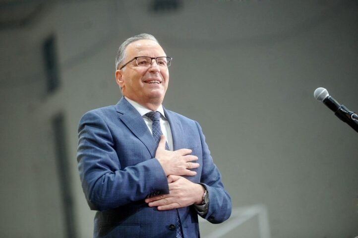  Mos e lejoni askënd të na ndajë   Hamza i bën thirrje diasporës të regjistrohet për votim