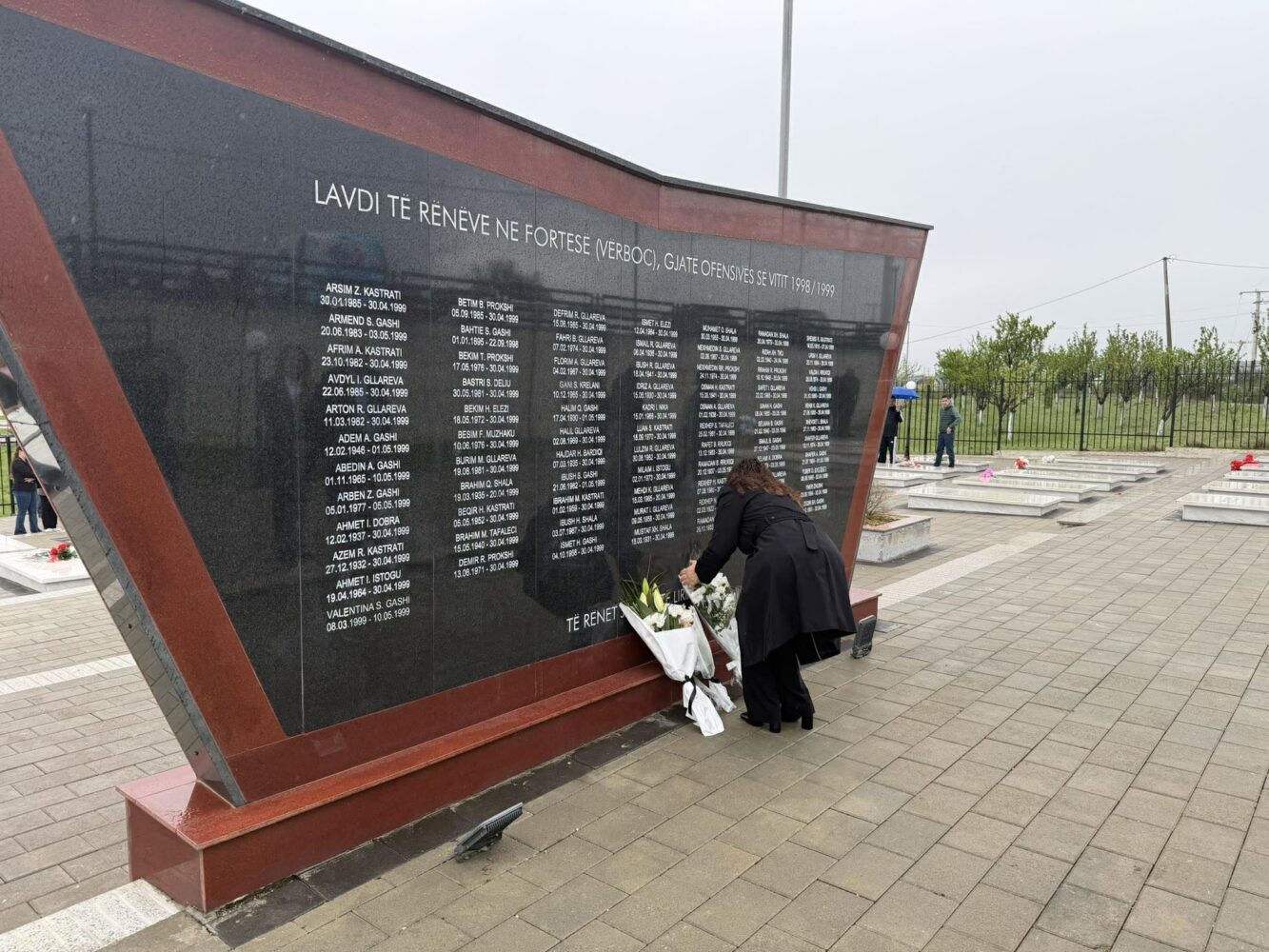 Osmani bën homazhe te varrezat e dëshmorëve në Verboc