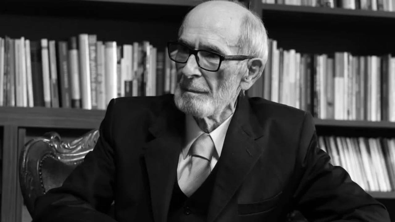 Kjo është letër porosia e fundit që Qosja i la nipit të vet  kërkoi varrim pa rituale fetare dhe prani zyrtare