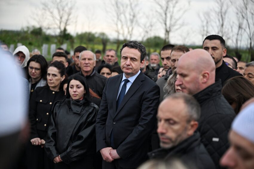 Kryeministri Kurti mori pjesë në ceremoninë e varrimit të Yllka Fejzullahut  Nuk u ndal asnjëherë së punuari