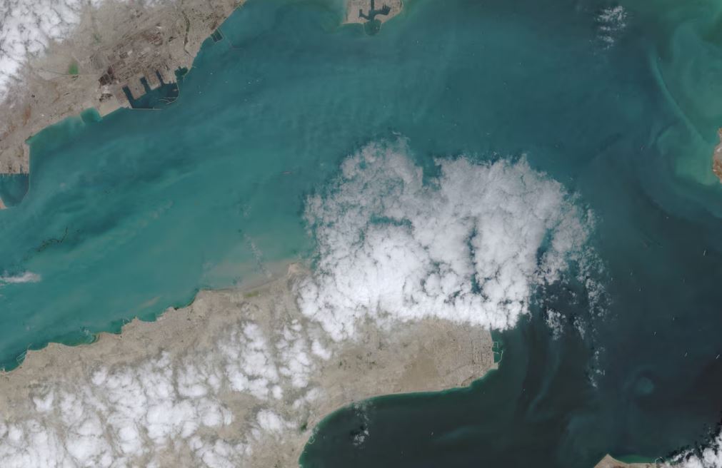 Anijet që kalojnë Hormuzin kanë nevojë për miratimin e Gardës së Iranit