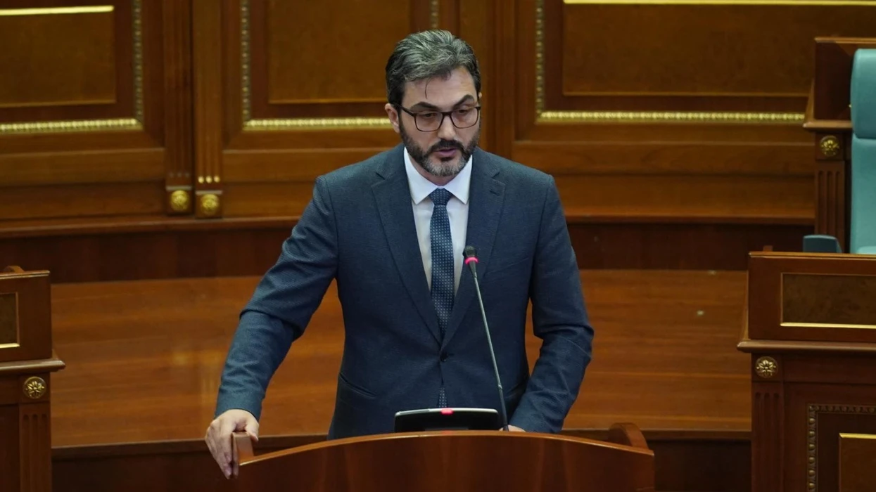 Ardian Gola  Vota ime shkon për Feride Rushitin  ajo ishte propozim i Kurtit