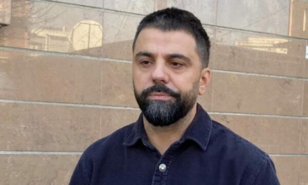 Behrami akuzon Kurtin  Po synon ta mbajë Haxhiun sa më gjatë Presidente  paralajmëron përballje