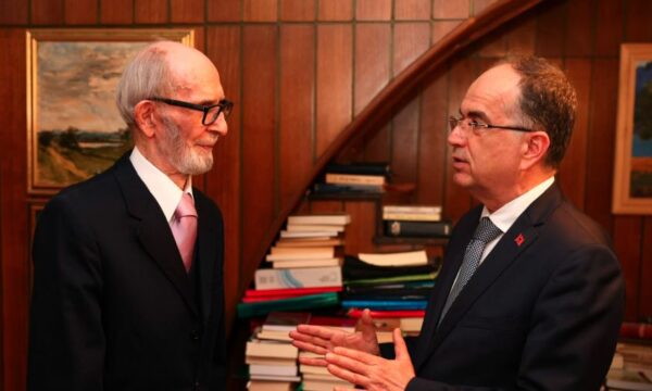 Begaj për vdekjen e Qosjes  Pusho në paqe  Profesor