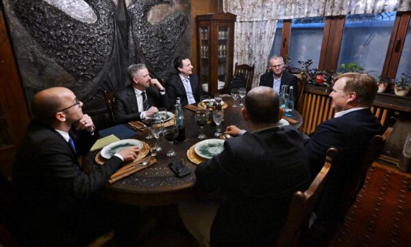 Kurti e zhvendos në Bruksel postin e Kryenegociatorit  përveç si ulje e nivelit  veprimi shihet si mundësi për negociata më diskrete