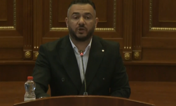 Deputeti Galushi ankohet në Kuvend për paraqitje  nënçmuese  të komuniteteve rom  ashkali e egjiptian në një emision satirik