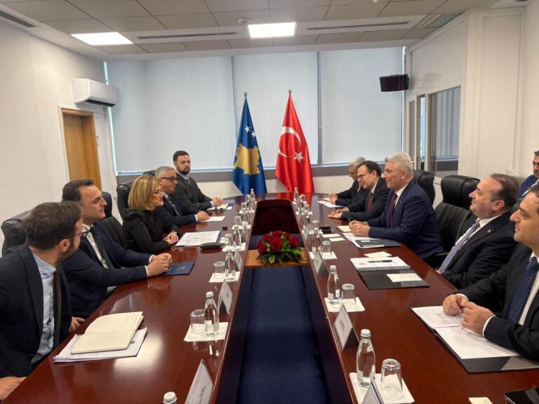 Kusari Lila pret në takim homologun e saj nga Turqia  Omer Bolat