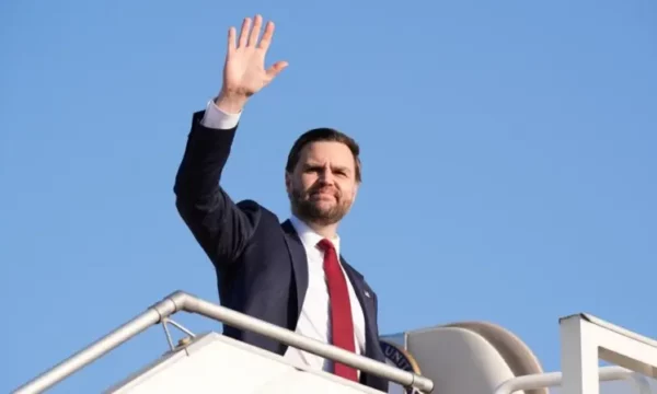 Kronologji e BBC  Ngushtica e mbyllur  kërcënimet e Trump dhe negociatat SHBA Iran