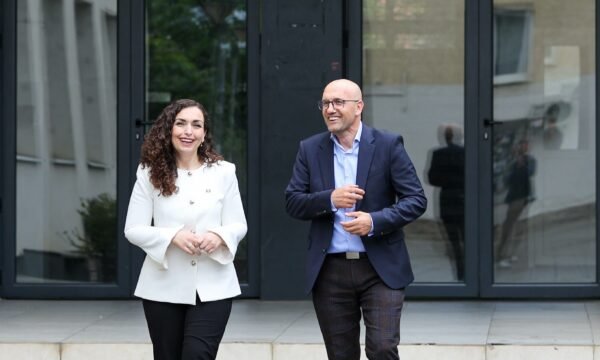 Profesori i UP së  Bardhyl Hasnpapaj  i bashkohet listës së Vjosa Osmanit