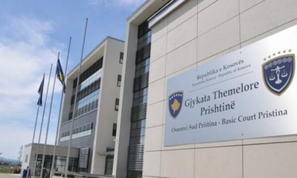 Deklarohen të pafajshëm dy të akuzuarit për kultivimin e narkotikëve  njëri e pranon fajësinë për armëmbajtje pa leje