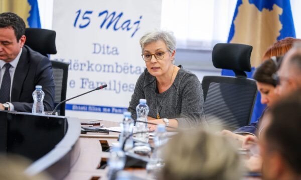 Vendi në zgjedhje  Gërvalla njofton se po kërkojnë t i punësojnë 50 zyrtarë korrektues  jep detaje të konkursit
