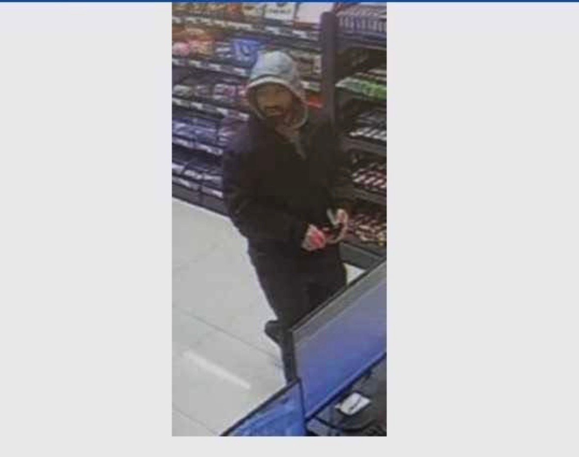 Dyshohet për keqpërdorim të kartelave bankare  Policia kërkon identifikimin e personit në fotografi