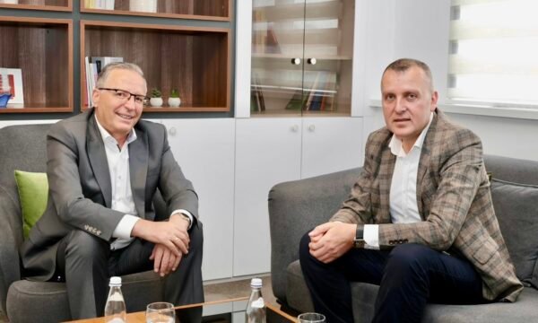Bedri Hamza prezanton Shemsi Jasharin si kandidat të ri të PDK së për deputet