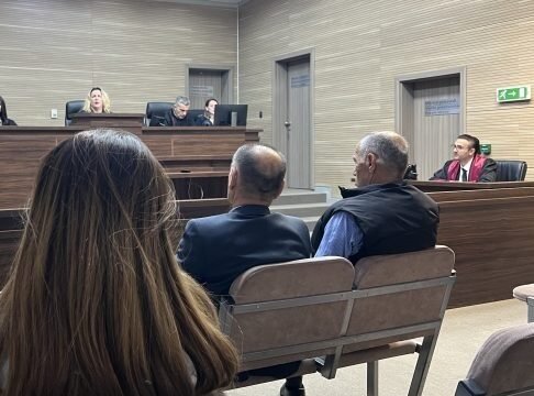 Fillon rigjykimi në mungesë ndaj të akuzuarit për krime lufte  Cedomir Aksiq