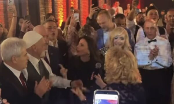Rifat Jashari e Ali Ahmeti në dasmën e Luan Haradinajt  Shkurte Fejza e këndon  Mora fjalë 