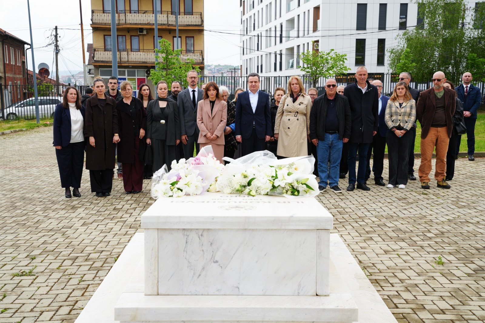 Haxhiu përkujton Konushevcin dhe Malajn në 28 vjetorin e vrasjes së tyre