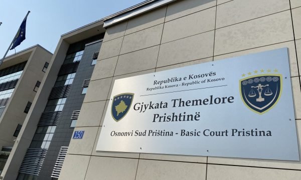 Rrustem Mustafa shkruan një ditë pasi doli lajmi se do të kthehet në garë  PDK mundet bashkë
