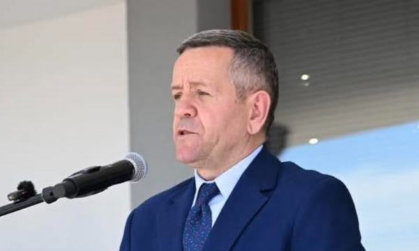 Rrustem Mustafa shkruan një ditë pasi doli lajmi se do të kthehet në garë  PDK mundet bashkë