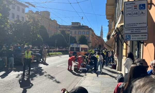 Ngjarje e rëndë në Itali  vetura godet këmbësorët në turmë   Arrestohet 31 vjeçari me origjinë marokene  7 të lënduar