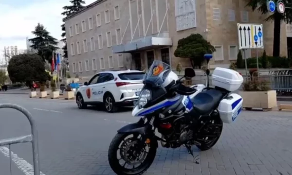 Protesta e opozitës para Kryeministrisë  policia në Shqipëri merr masat për ditën e nesërme
