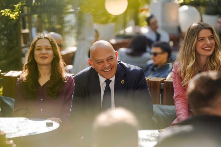 Ardian Gjini takon studentët në Prishtinë  Çdo sfidë e tyre është sot detyrë e jona