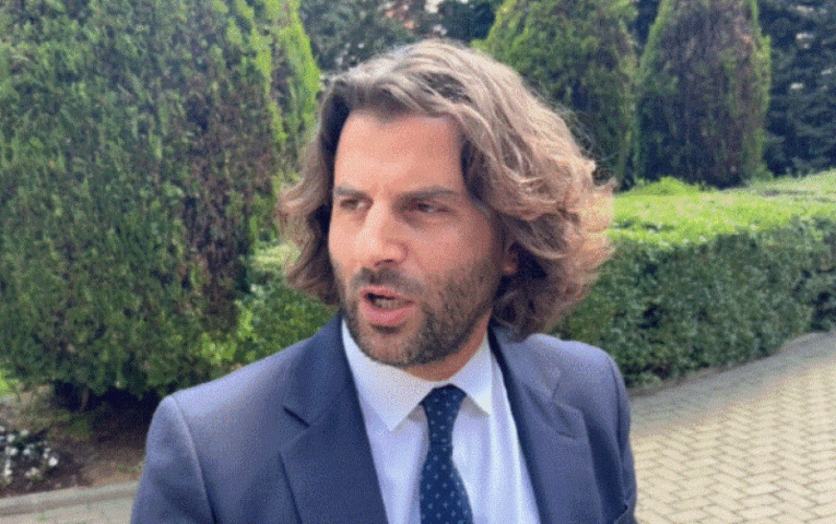 Kraki i reagon këshilltarit të Gërvallës që shau deputetët e larguar
