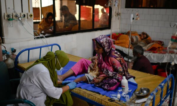 Epidemia e fruthit përfshin Bangladeshin  qindra fëmijë kanë humbur jetën që nga marsi