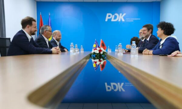 Hoxha pas takimit me Hamzën  Institucionet të konstituohen sa më shpejtë në frymë bashkëpunimi e përgjegjshmërie