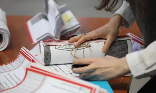 KQZ del me detaje për votat me postë  tregon sa janë numëruar e sa janë anuluar në procesin e verifikimit